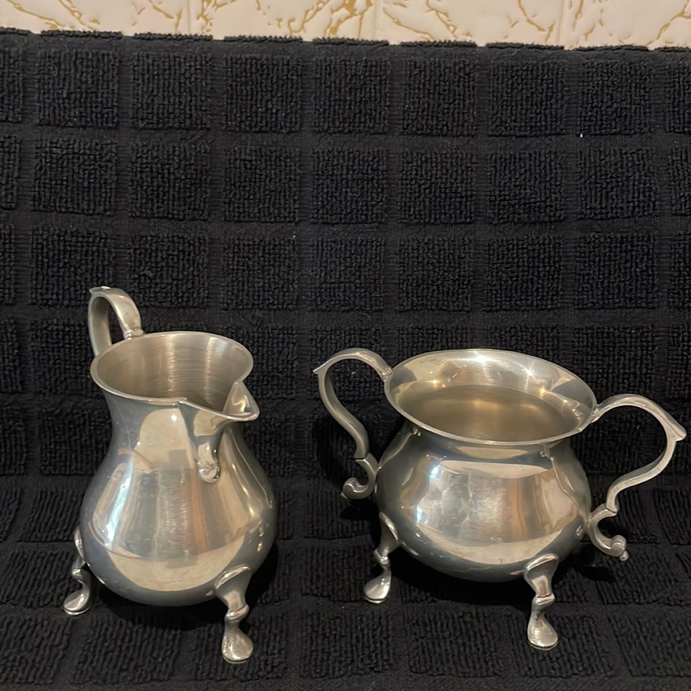Stieff Colonial Williamsburg pewter creamer and sugar bowl set